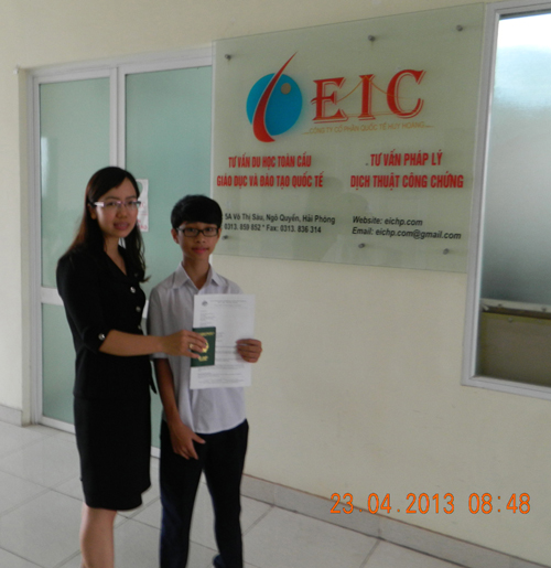 Trao visa du học chương trình Hight school cho Nguyễn Minh Hiếu